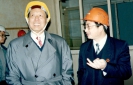 1997年4月3日，第九、十屆全國人大常委會副委員長、化工部副部長成思危（左一）蒞臨公司視察。